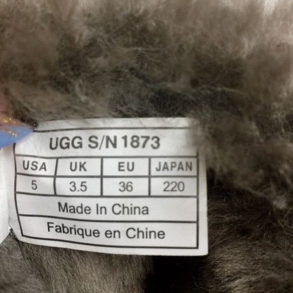 Uggs Bailey Button Triplet Boots in Grey Size 5 - Picture 14 of 15